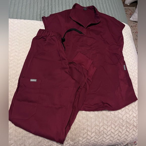 NWT Women’s Scrubs set - Picture 6 of 6
